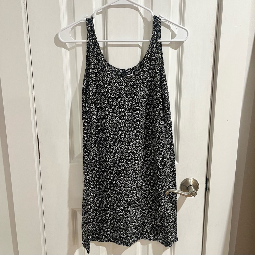 H&M Black and White Patterned Flower Sheath Dress